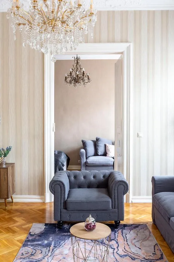 Luxury Central Home Next To The New York Cafe Budapest