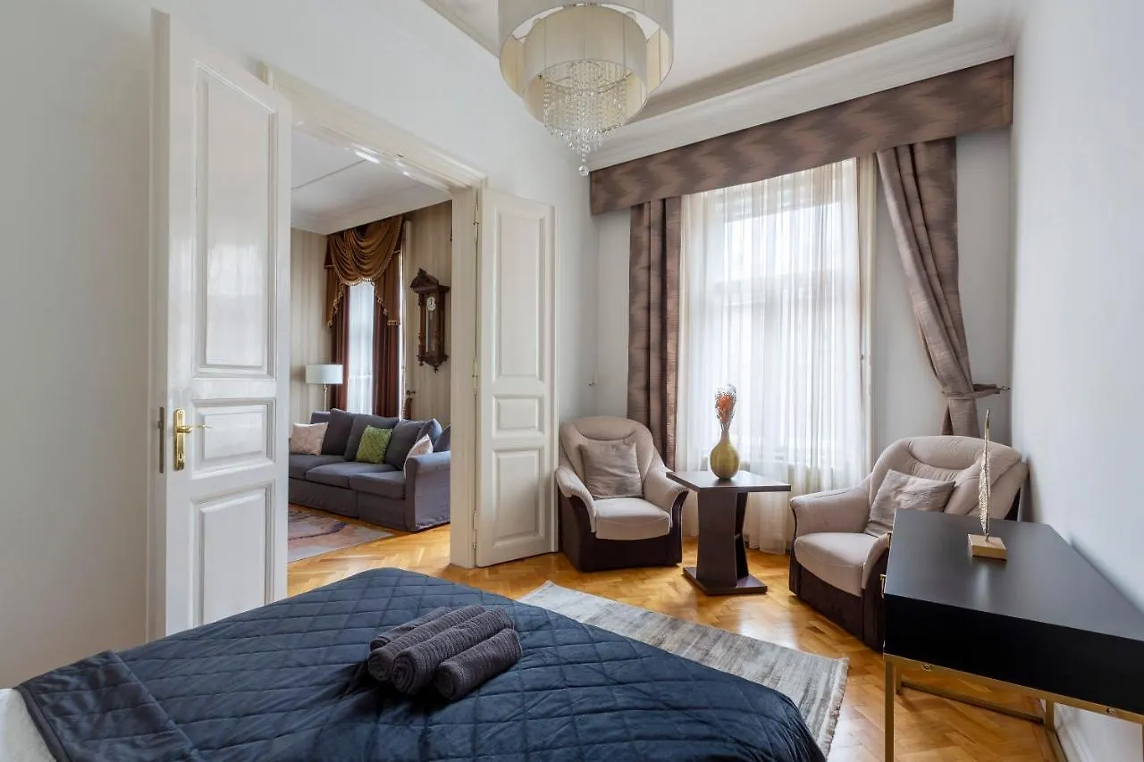 Luxury Central Home Next To The New York Cafe Budapest Apartment