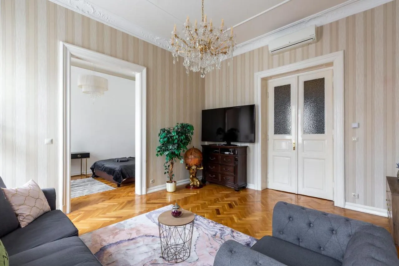 Luxury Central Home Next To The New York Cafe Budapest