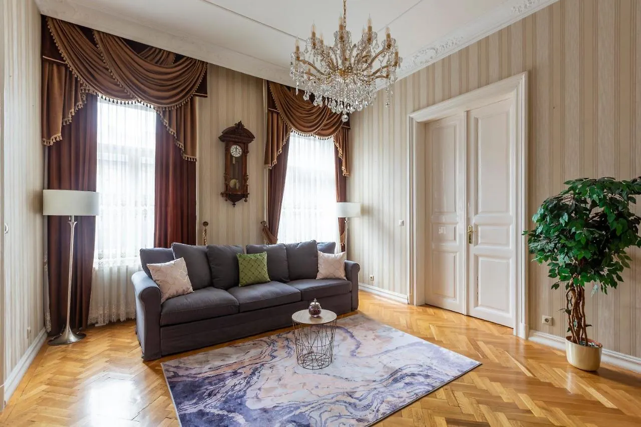 Luxury Central Home Next To The New York Cafe Budapest 0*,  Ungheria