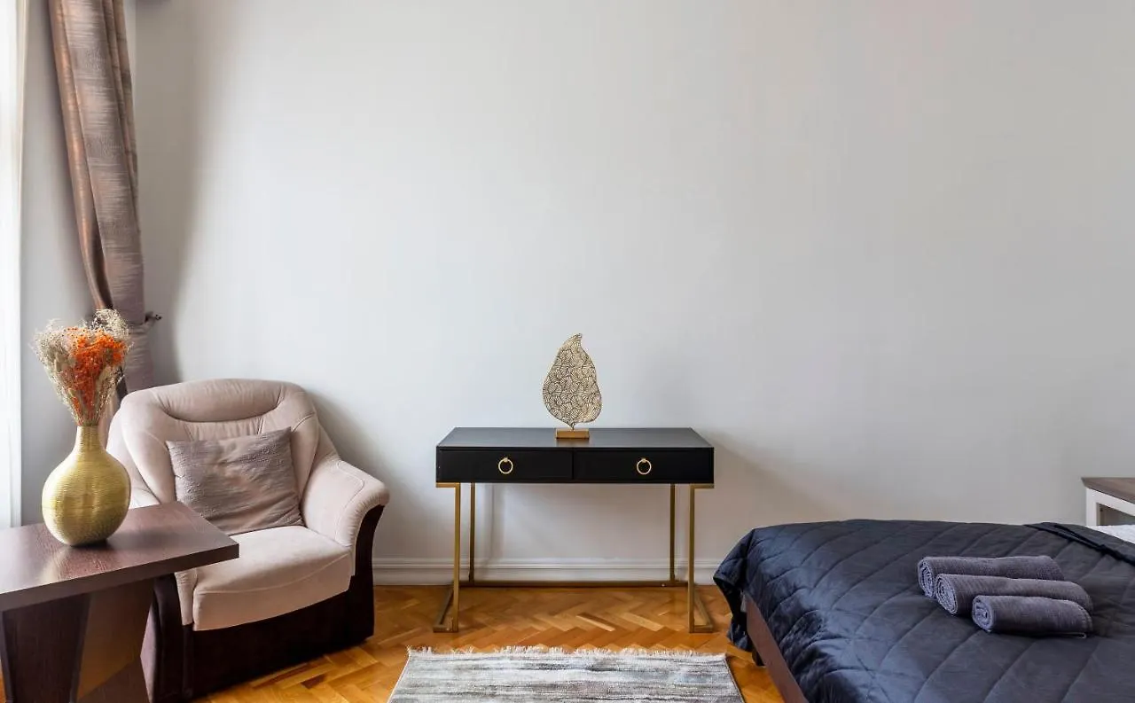 Luxury Central Home Next To The New York Cafe Budapest Apartment